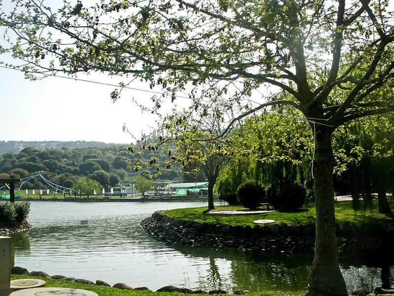 קובץ:800px-PikiWiki Israel 29595 Lake Monfort(1).jpg