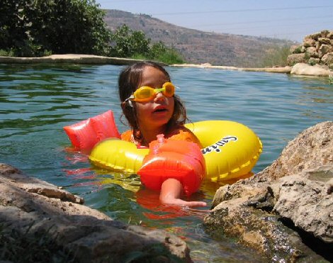קובץ:עין לבן צילום עמיר בלבן.jpg